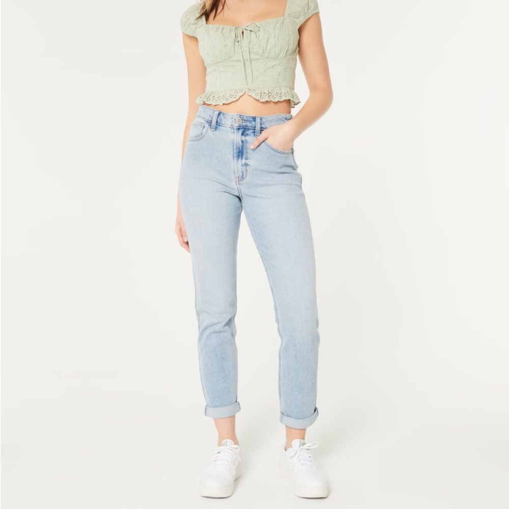 Hollister Light Wash Ultra High Rise Mom Jean